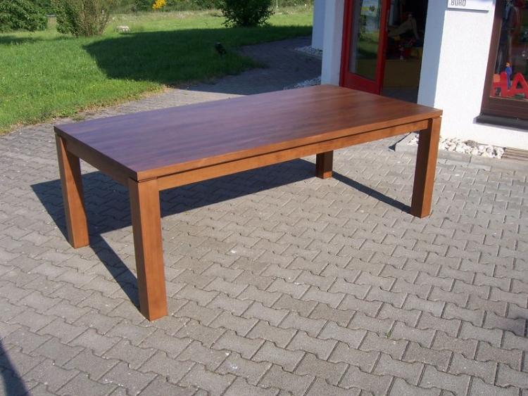 Tisch mit Ansteckplatten